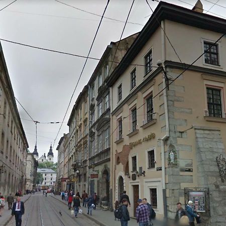 Уютная Квартира На Площади Рынок Lviv Exteriör bild