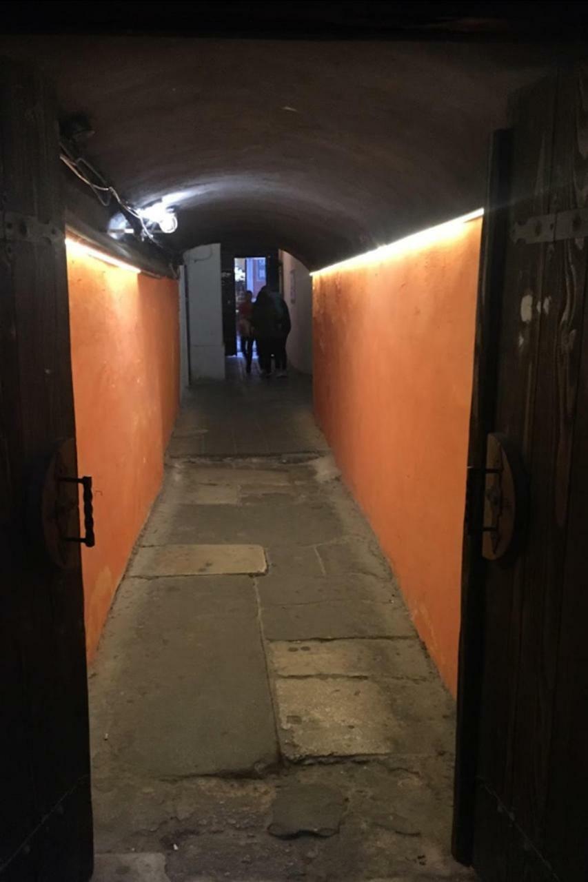 Уютная Квартира На Площади Рынок Lviv Exteriör bild